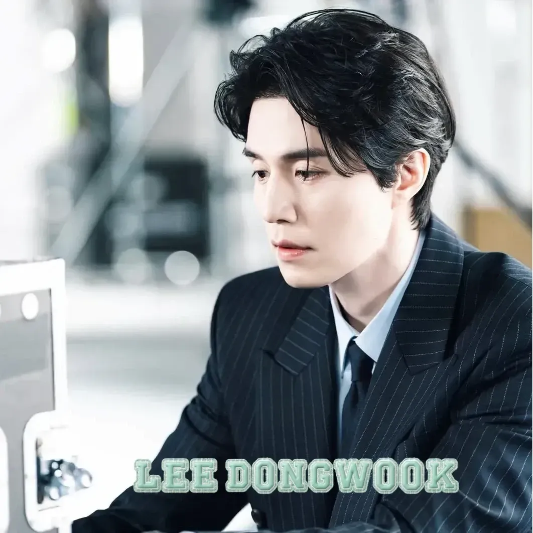 A moment captured by a fan of Lee Dongwook