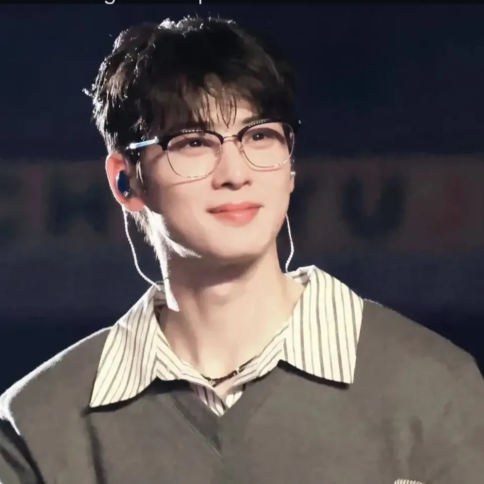Recent activity shot of Cha Eunwoo