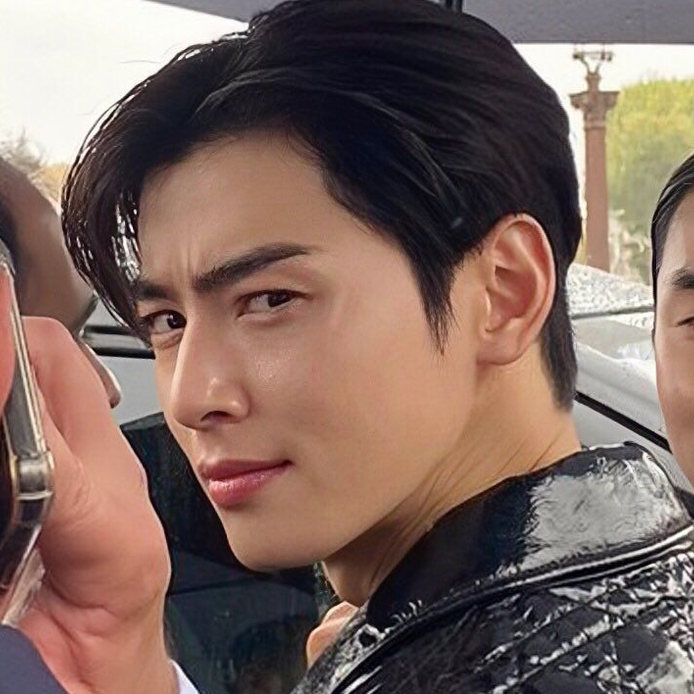 A moment captured by a fan of Cha Eunwoo