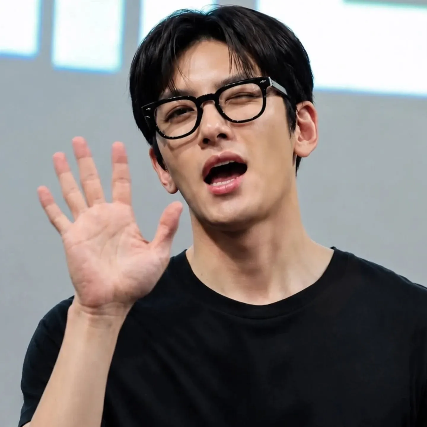 Behind-the-scenes cut of Ji Changwook
