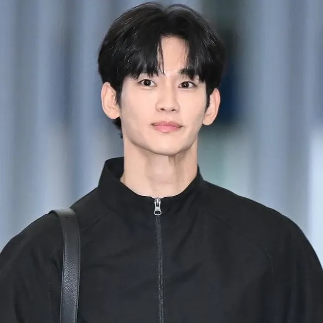 Recent activity shot of Kim Soohyun