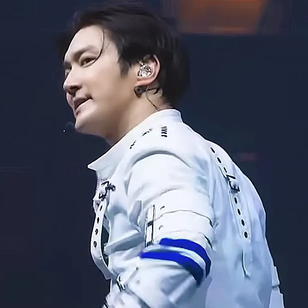 Recent activity shot of Choi Siwon