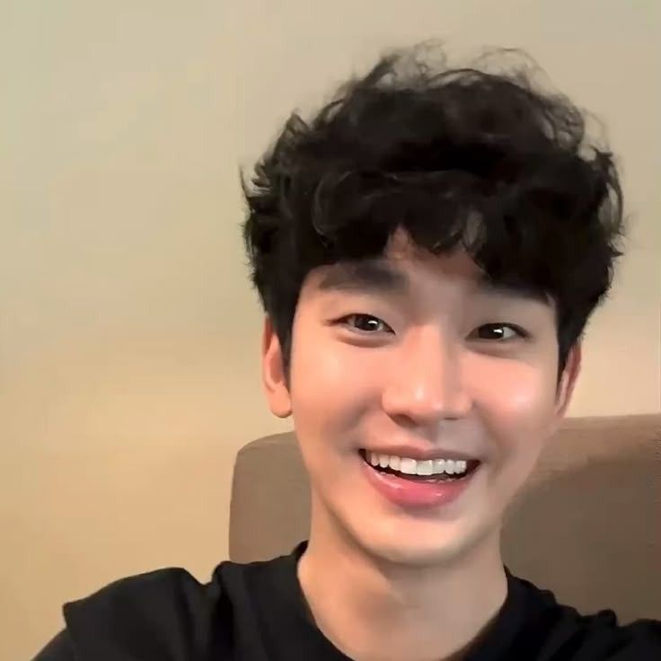 Recent activity shot of Kim Soohyun