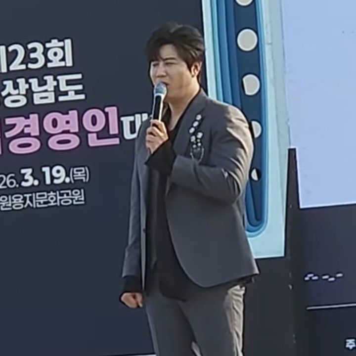 チン・ヘソンのビハインドカット