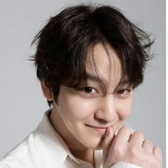 Behind-the-scenes cut of Kim Bum