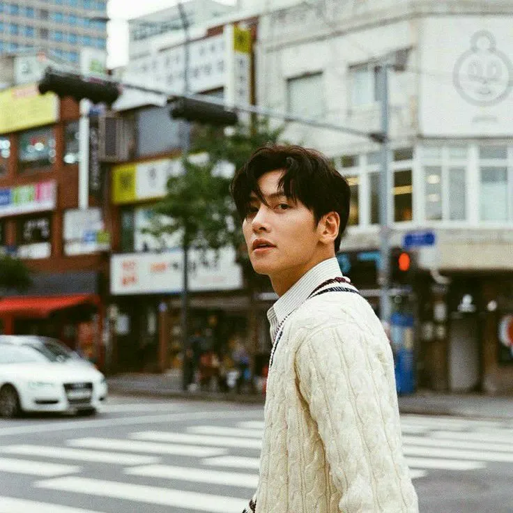 Behind-the-scenes cut of Ji Changwook