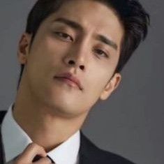 Behind-the-scenes cut of Sunghoon