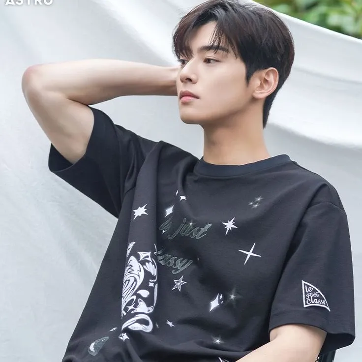 Latest photo of Cha Eunwoo