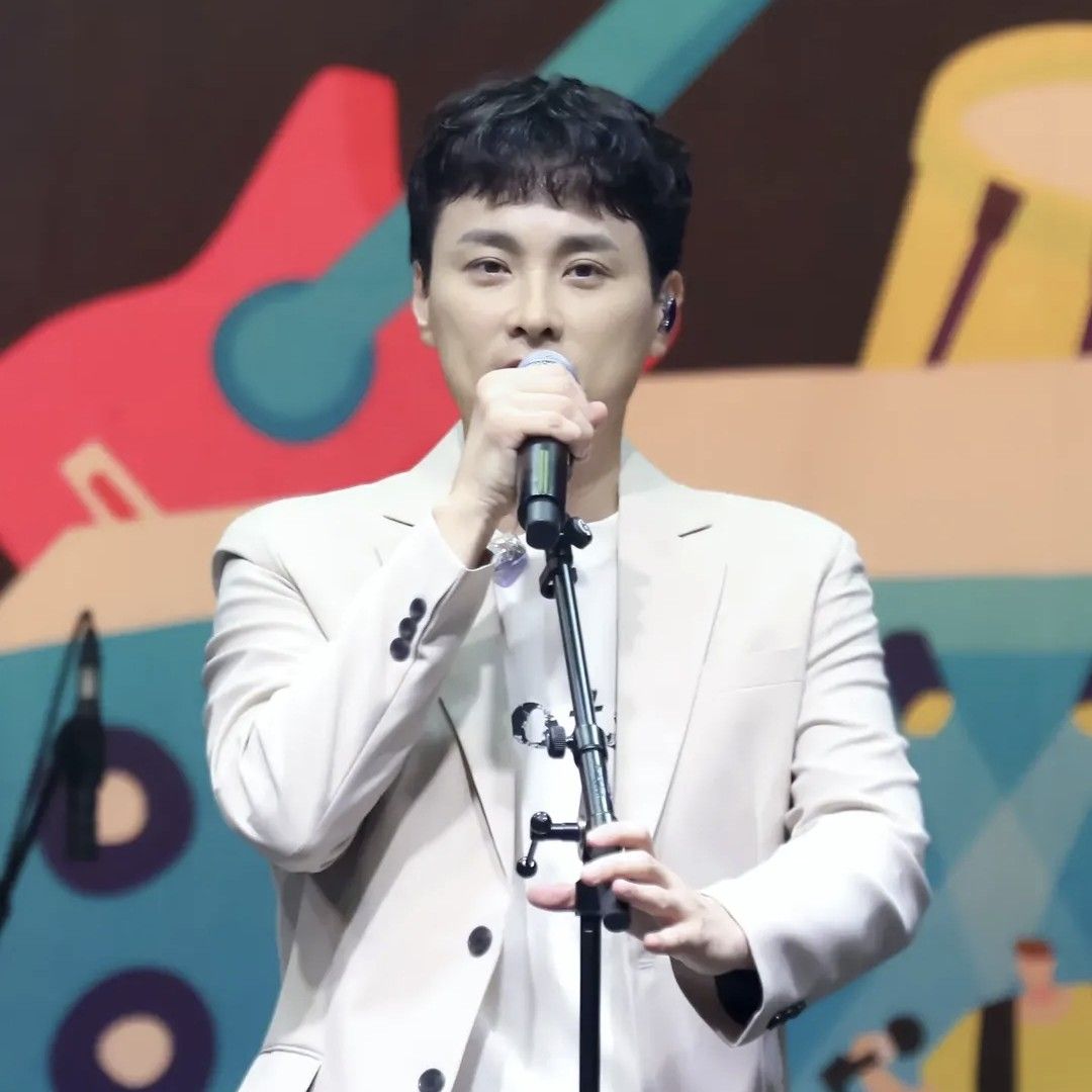 Latest photo of Min Kyunghoon