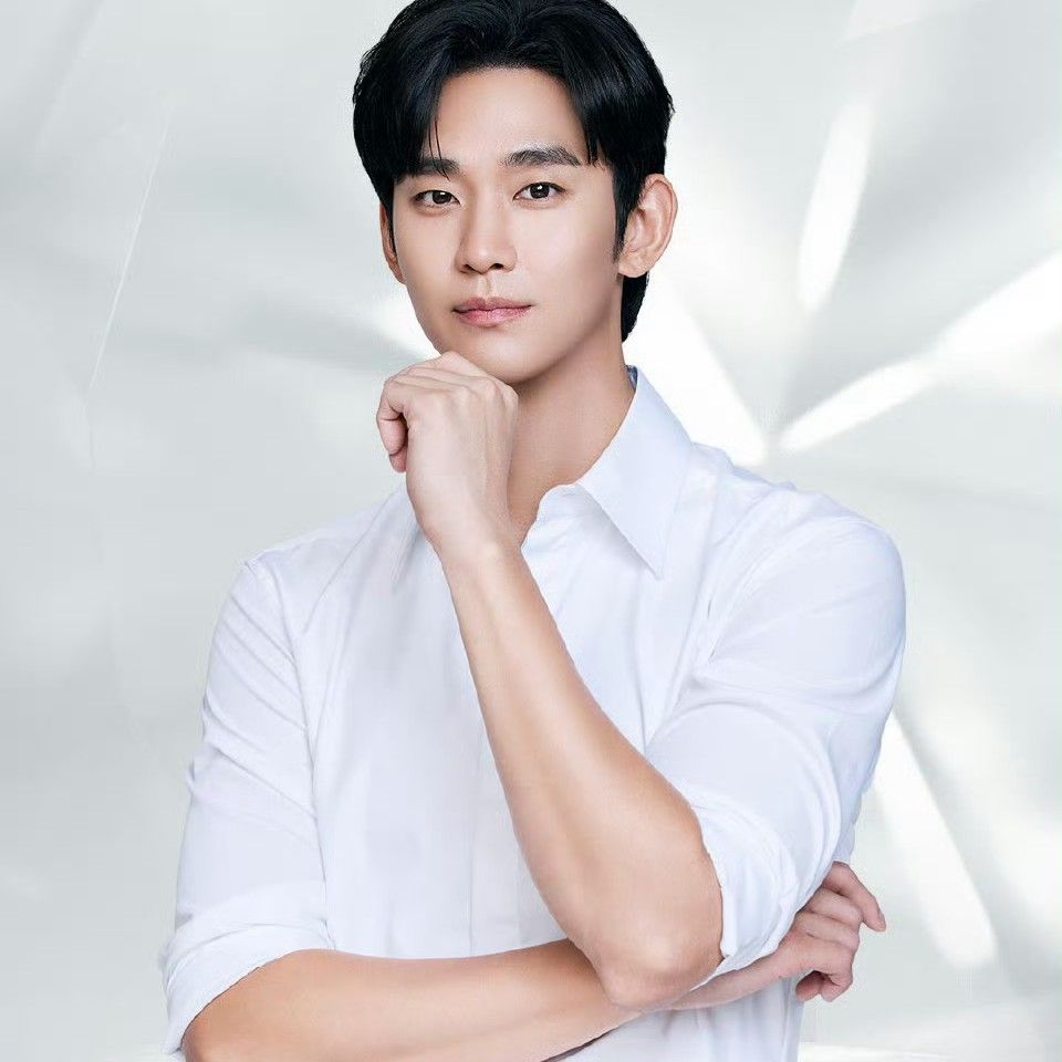 Foto kegiatan terbaru dari Kim Soohyun