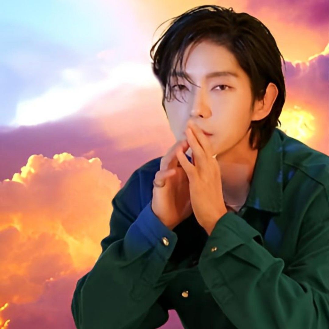 A moment captured by a fan of Lee Joongi