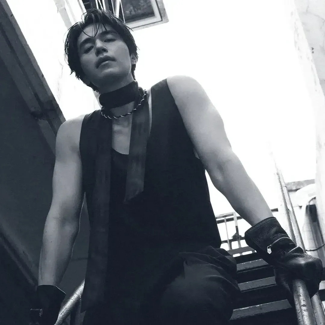 Recent activity shot of Lee Dongwook