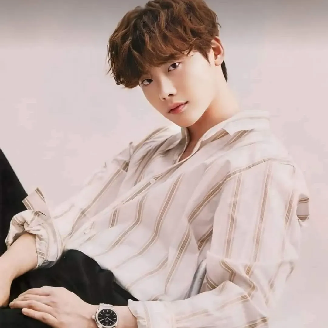 A moment captured by a fan of Lee Jongsuk