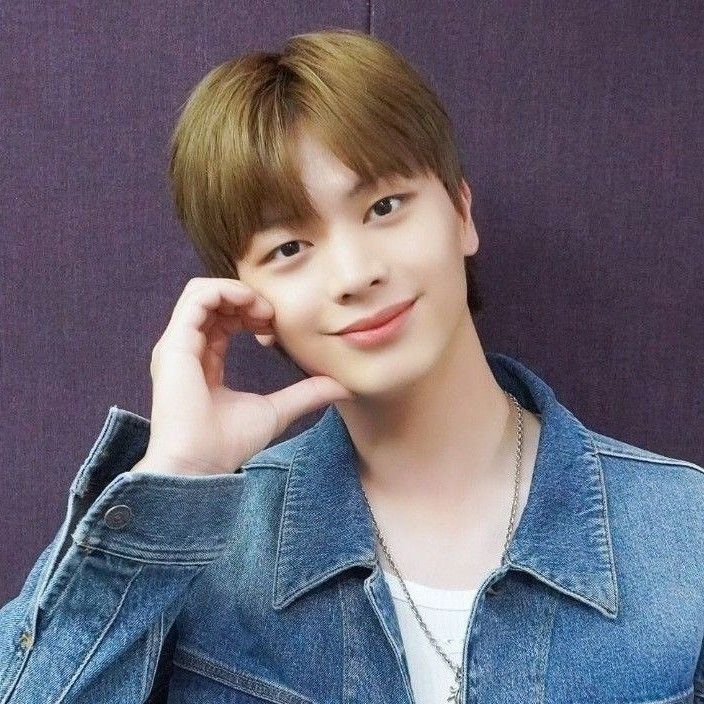 A moment captured by a fan of Yook Sungjae