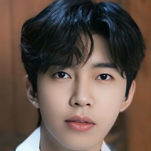 Behind-the-scenes cut of Lim Youngwoong