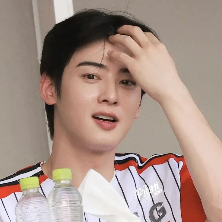 Latest photo of Cha Eunwoo