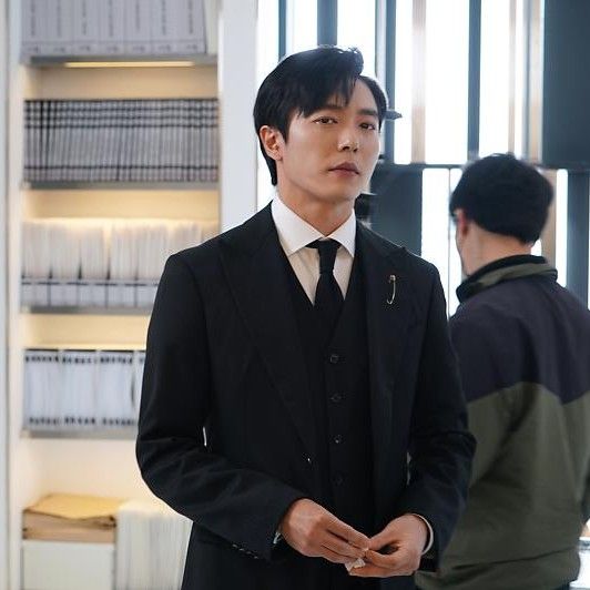 Behind-the-scenes cut of Kim Jaewook