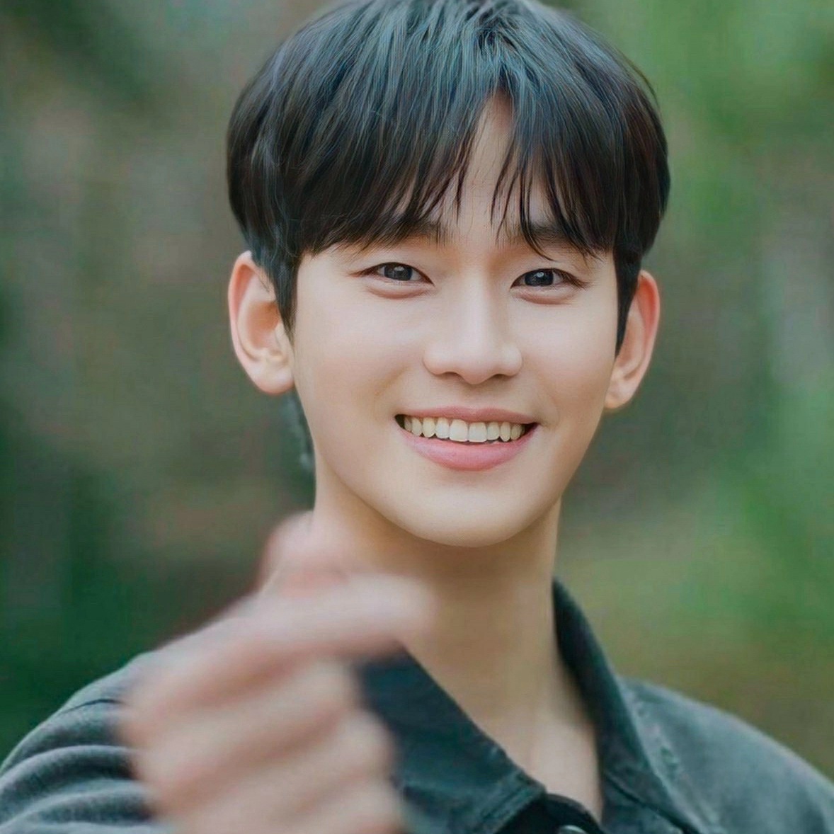 粉絲拍下的金秀賢瞬間