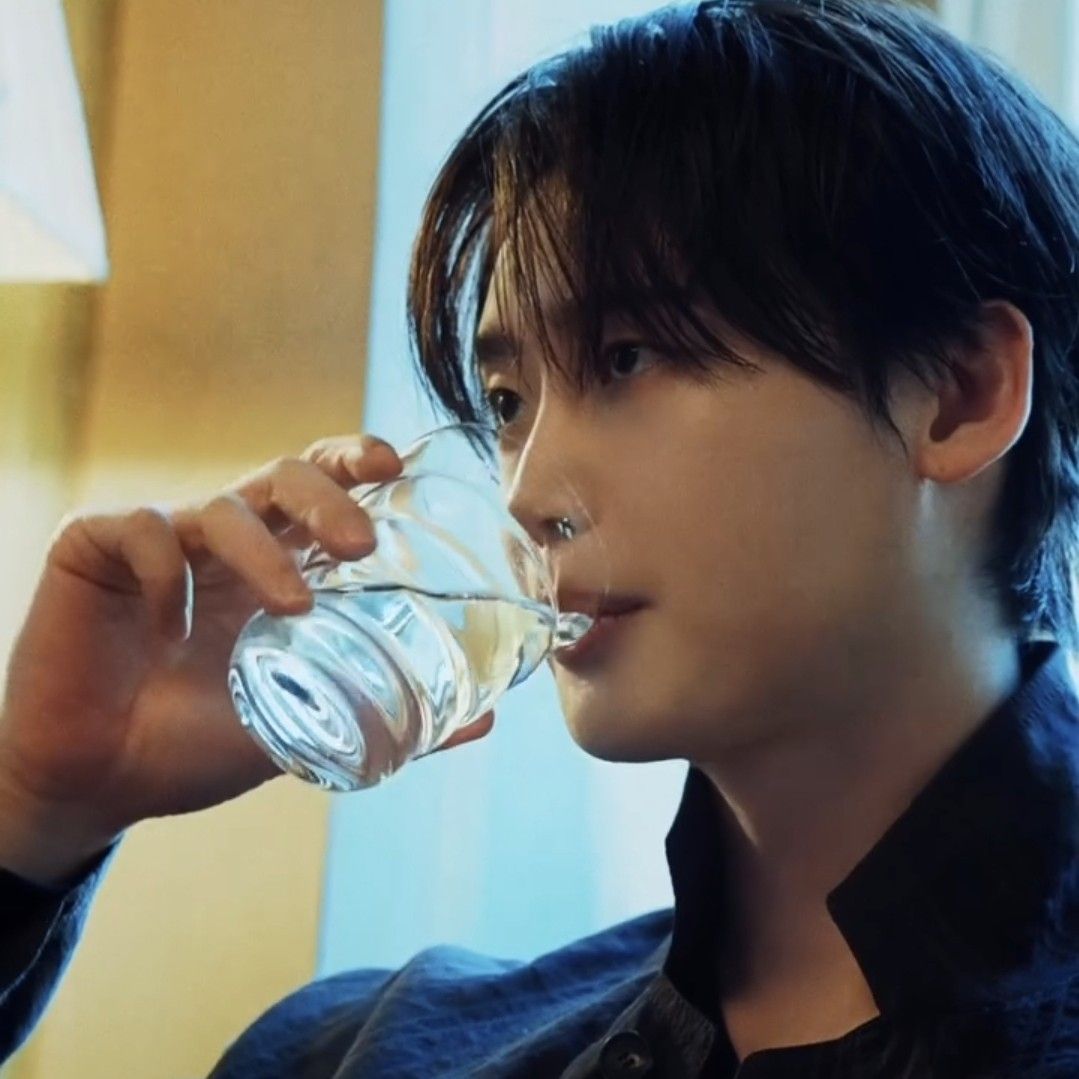 Behind-the-scenes cut of Lee Jongsuk