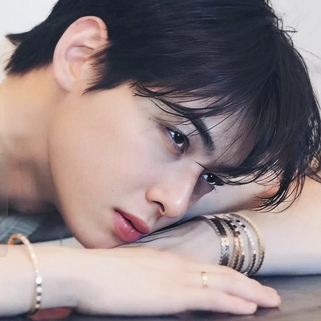 Behind-the-scenes cut of Cha Eunwoo