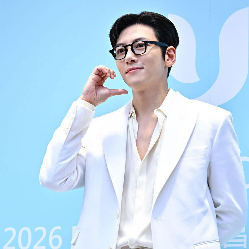 Behind-the-scenes cut of Ji Changwook