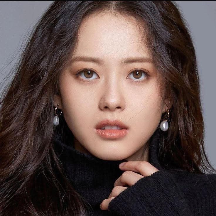 Behind-the-scenes cut of Go Ara