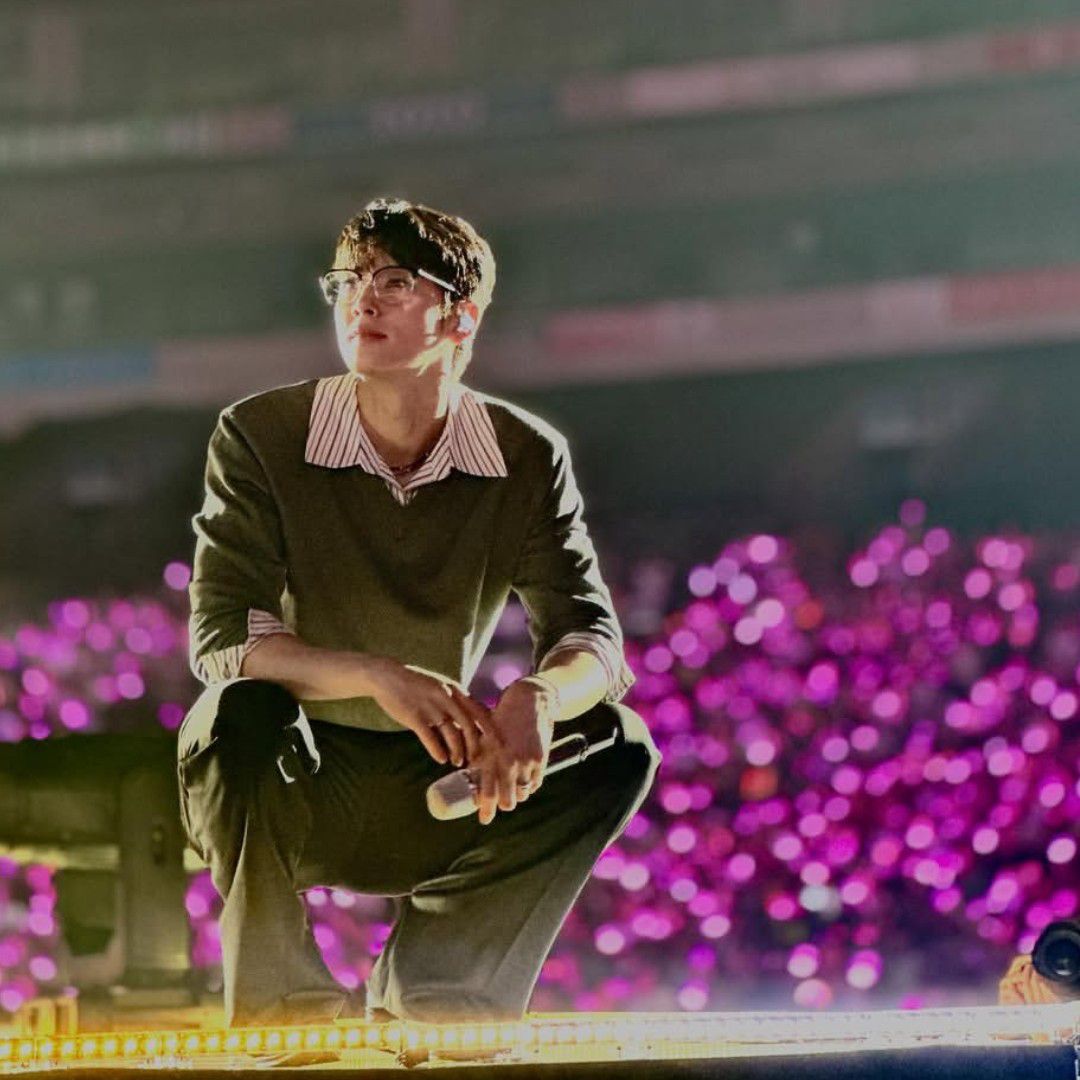 A moment captured by a fan of Cha Eunwoo