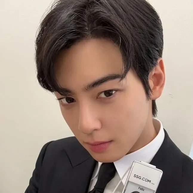 A moment captured by a fan of Cha Eunwoo