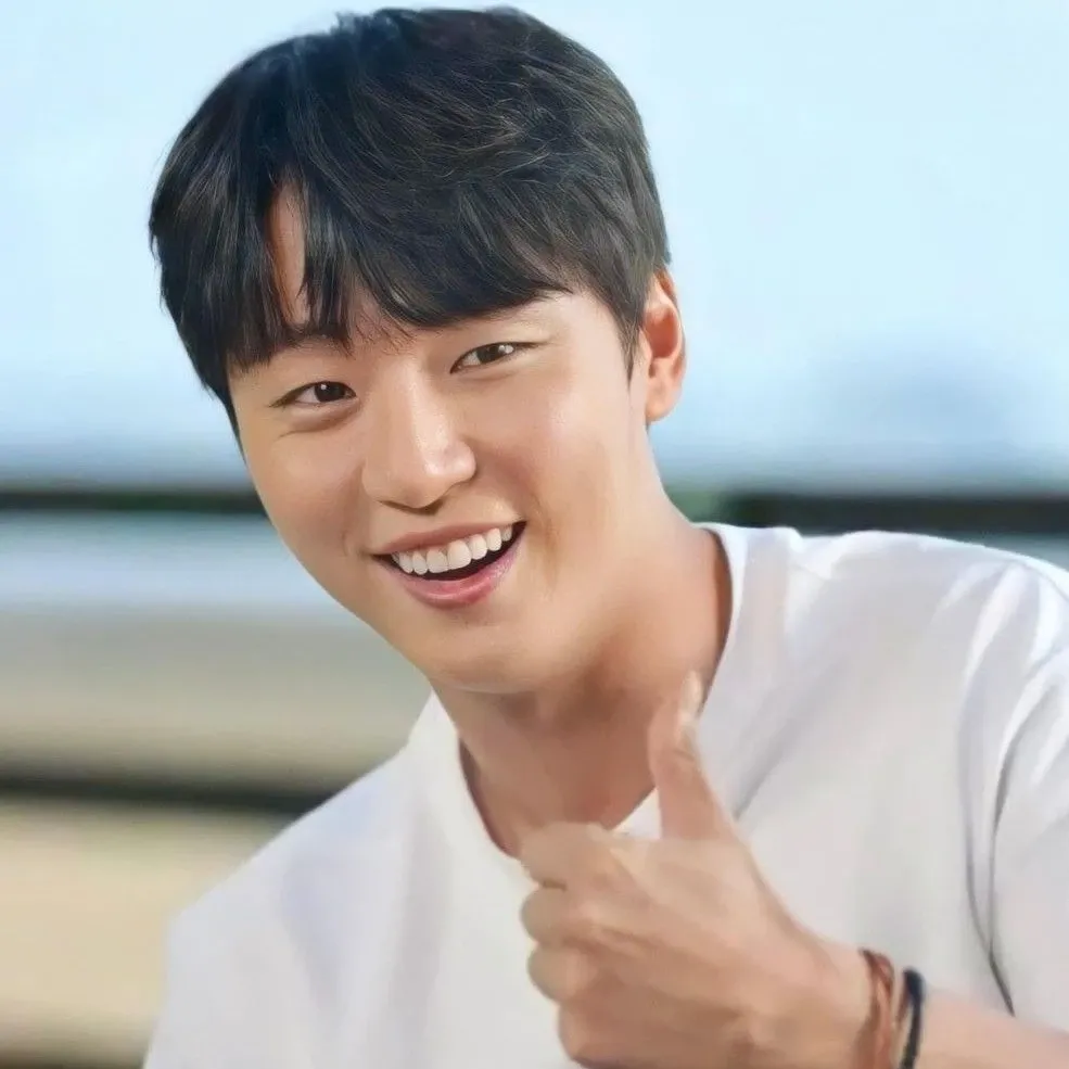 Behind-the-scenes cut of Yoon Shiyoon