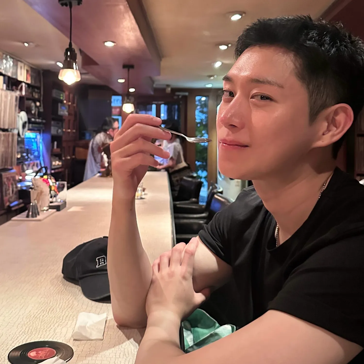 Behind-the-scenes cut of Kim Youngdae