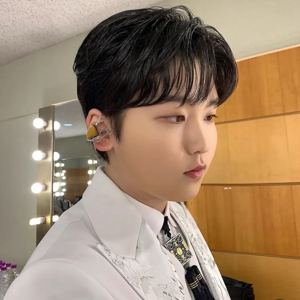Behind-the-scenes cut of Park Sungon