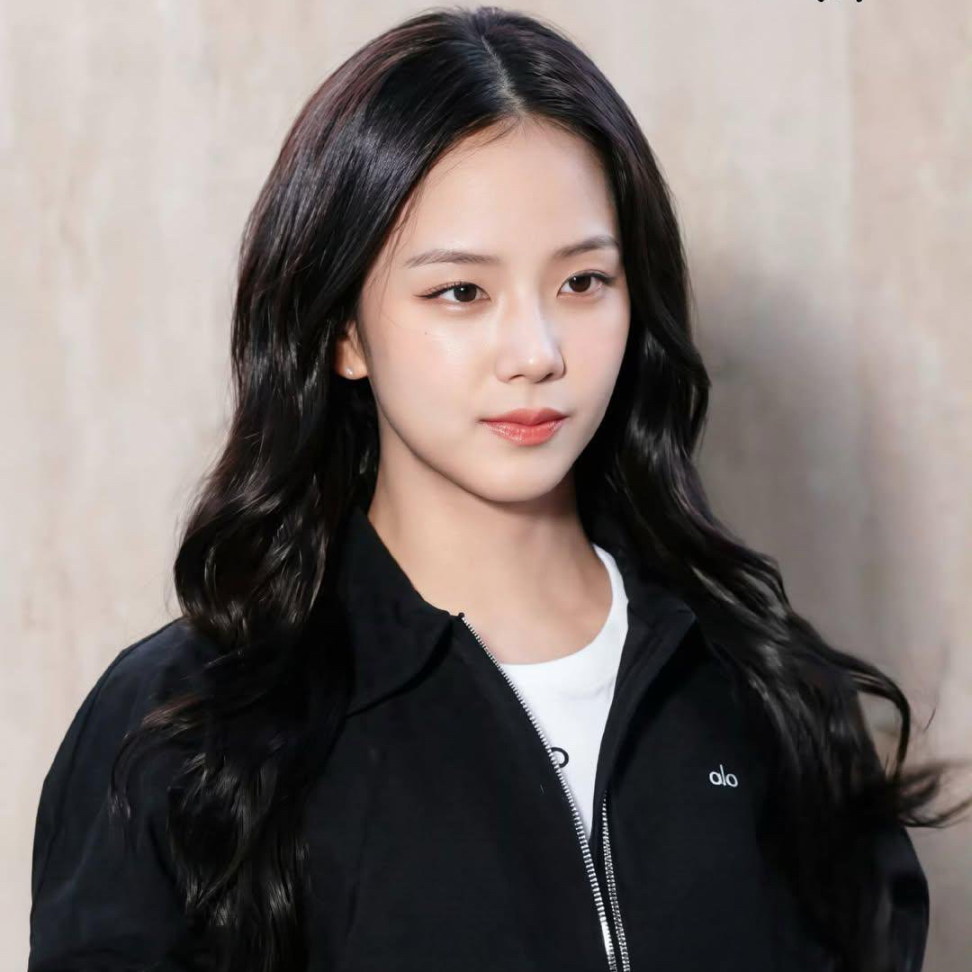 Behind-the-scenes cut of Jisoo (1995)
