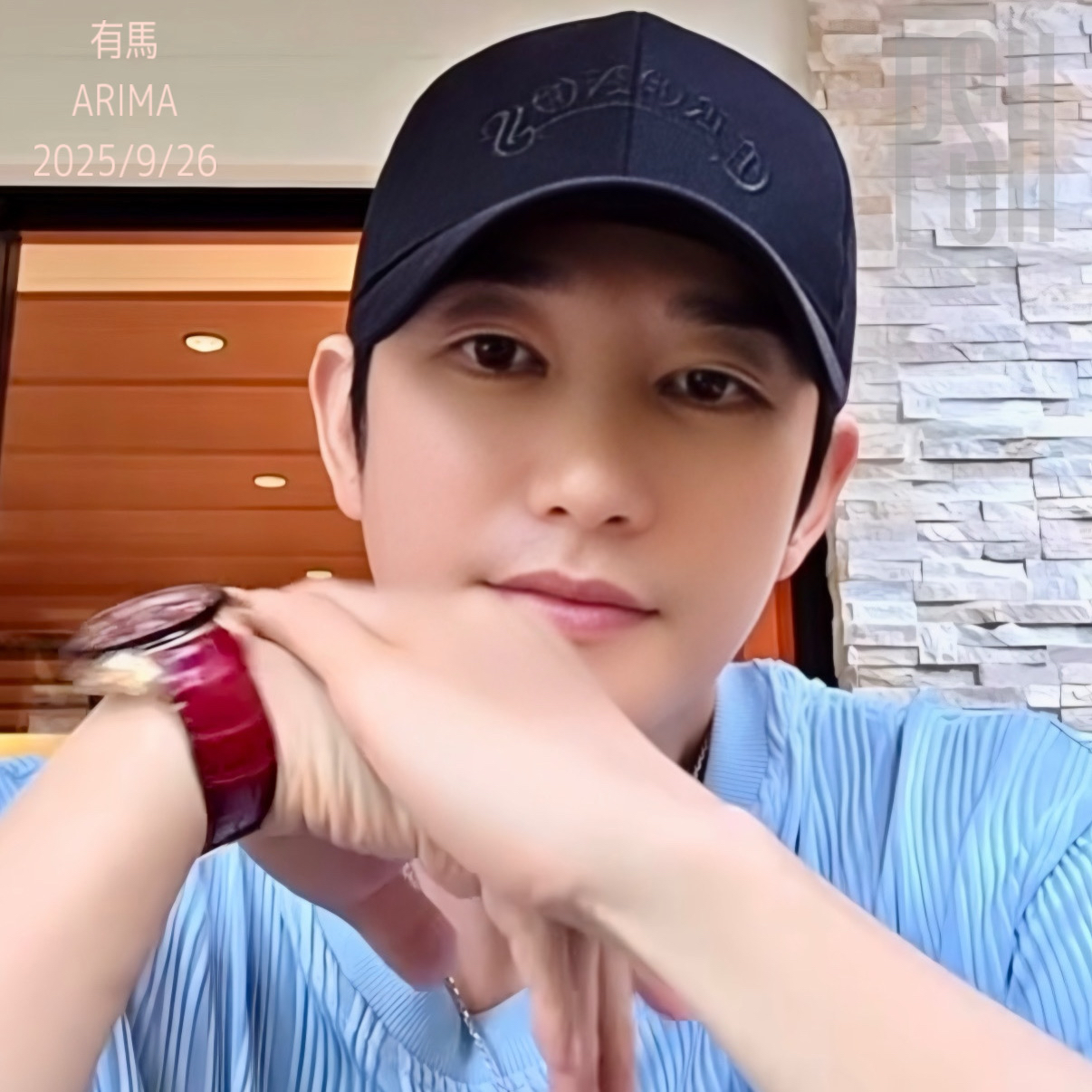 A moment captured by a fan of Park Sihoo