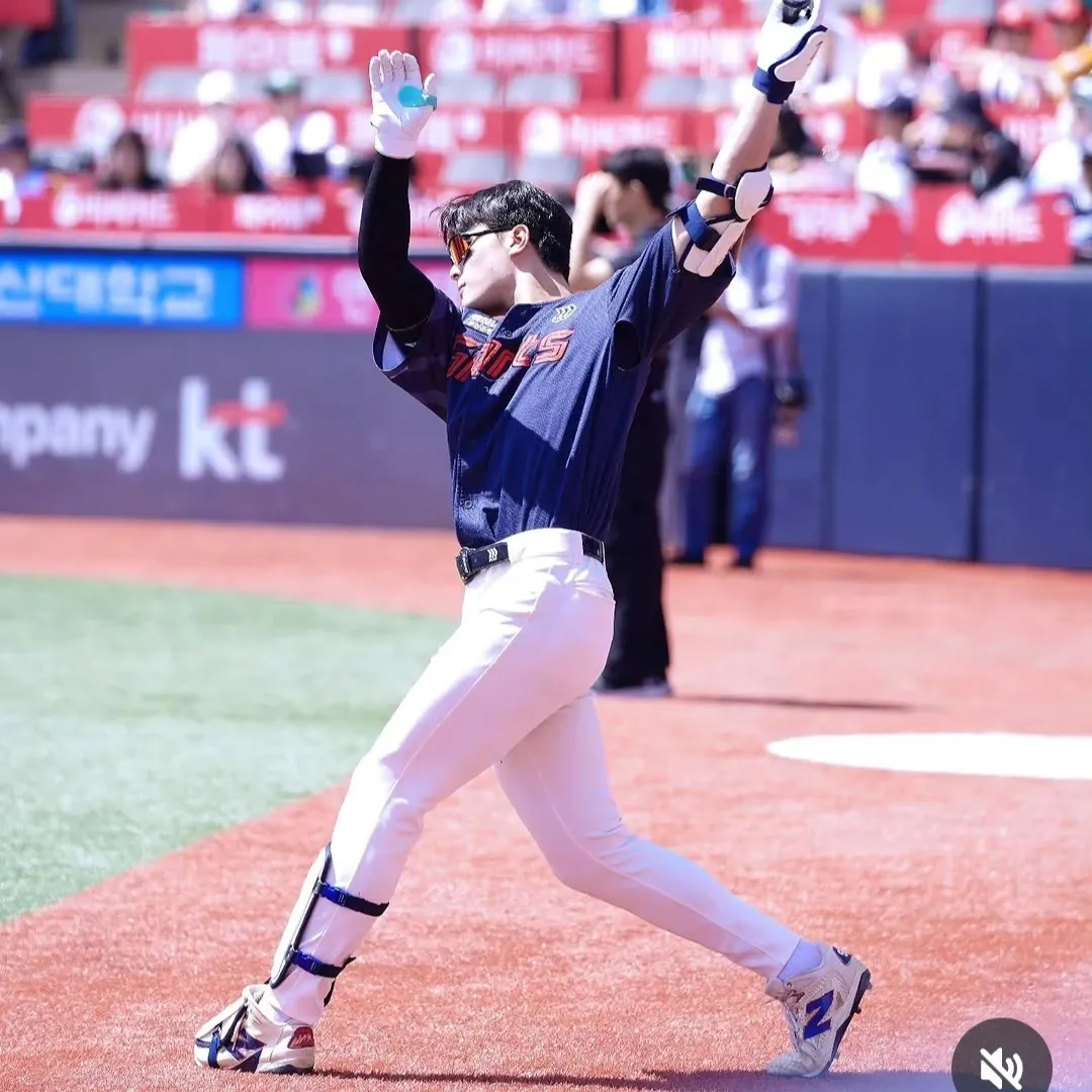 A moment captured by a fan of Yoon Donghee