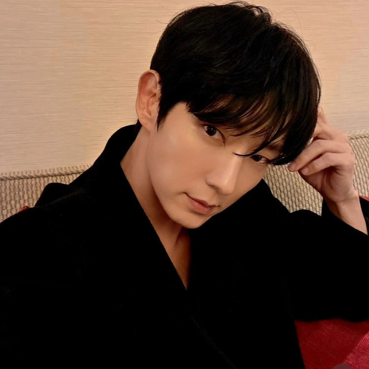 A moment captured by a fan of Lee Joongi