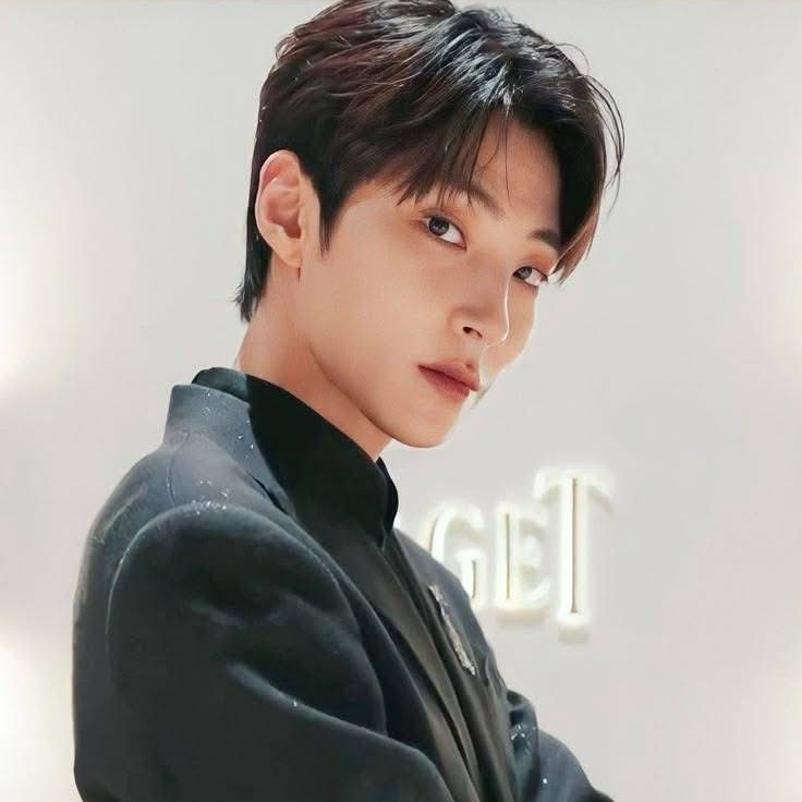 황인엽의 최신 사진