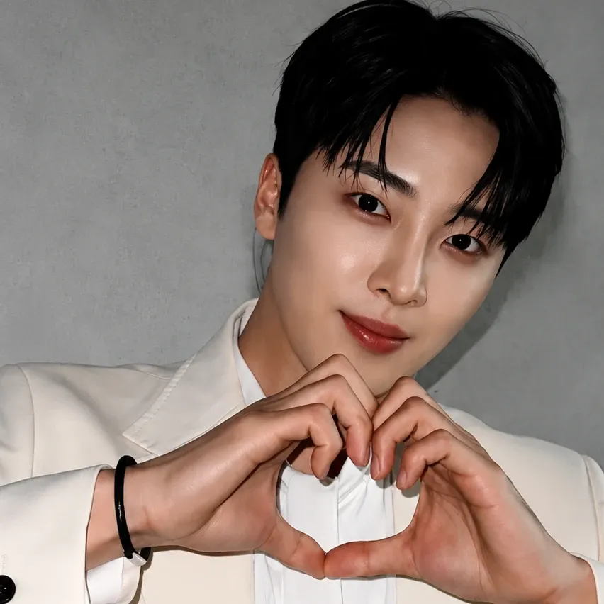 Behind-the-scenes cut of Hwang Yunsung