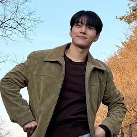 金明洙 (L)的最新照片