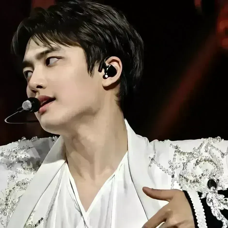 도경수 (디오) 최근 활동샷
