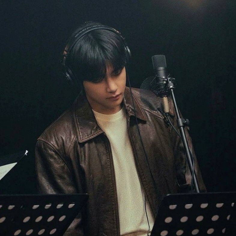 Latest photo of Kim Taehyung (V)