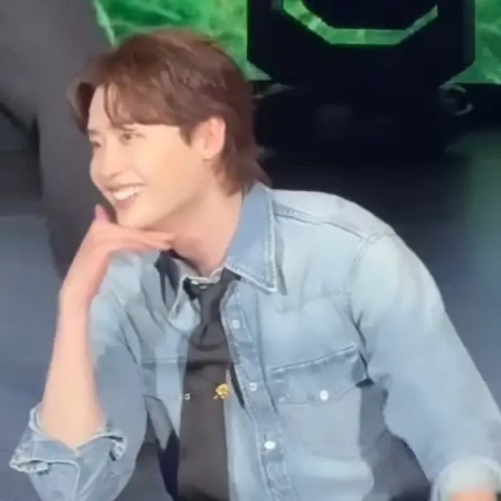 Behind-the-scenes cut of Lee Jongsuk