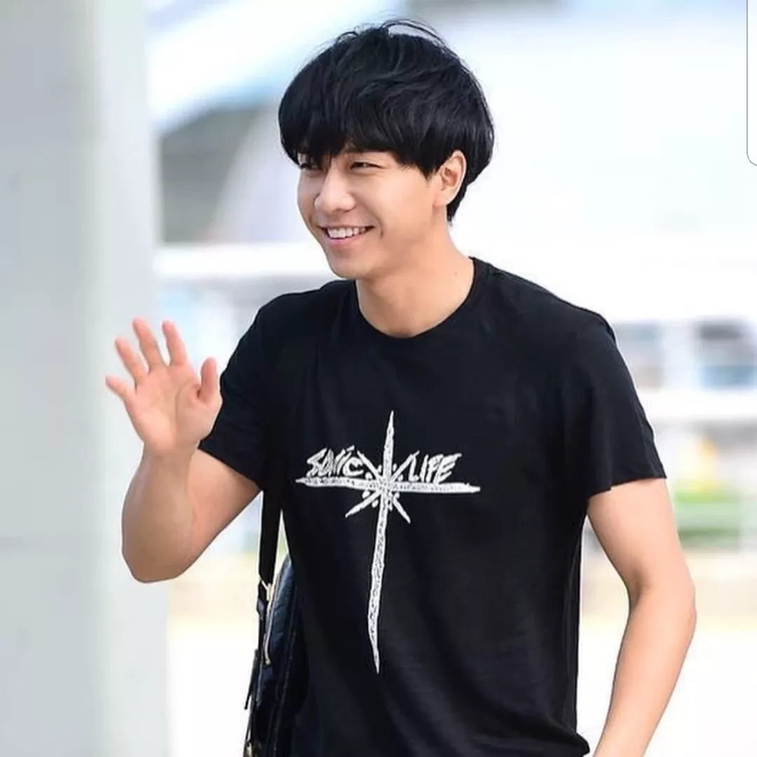 Latest photo of Lee Seunggi
