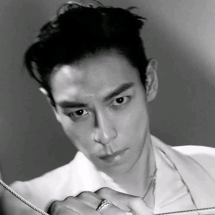 崔胜铉 (T.O.P)的近期活动照