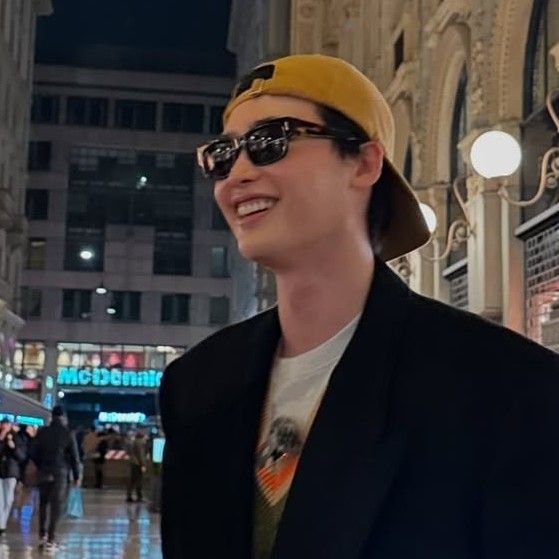 A moment captured by a fan of Lee Jongsuk