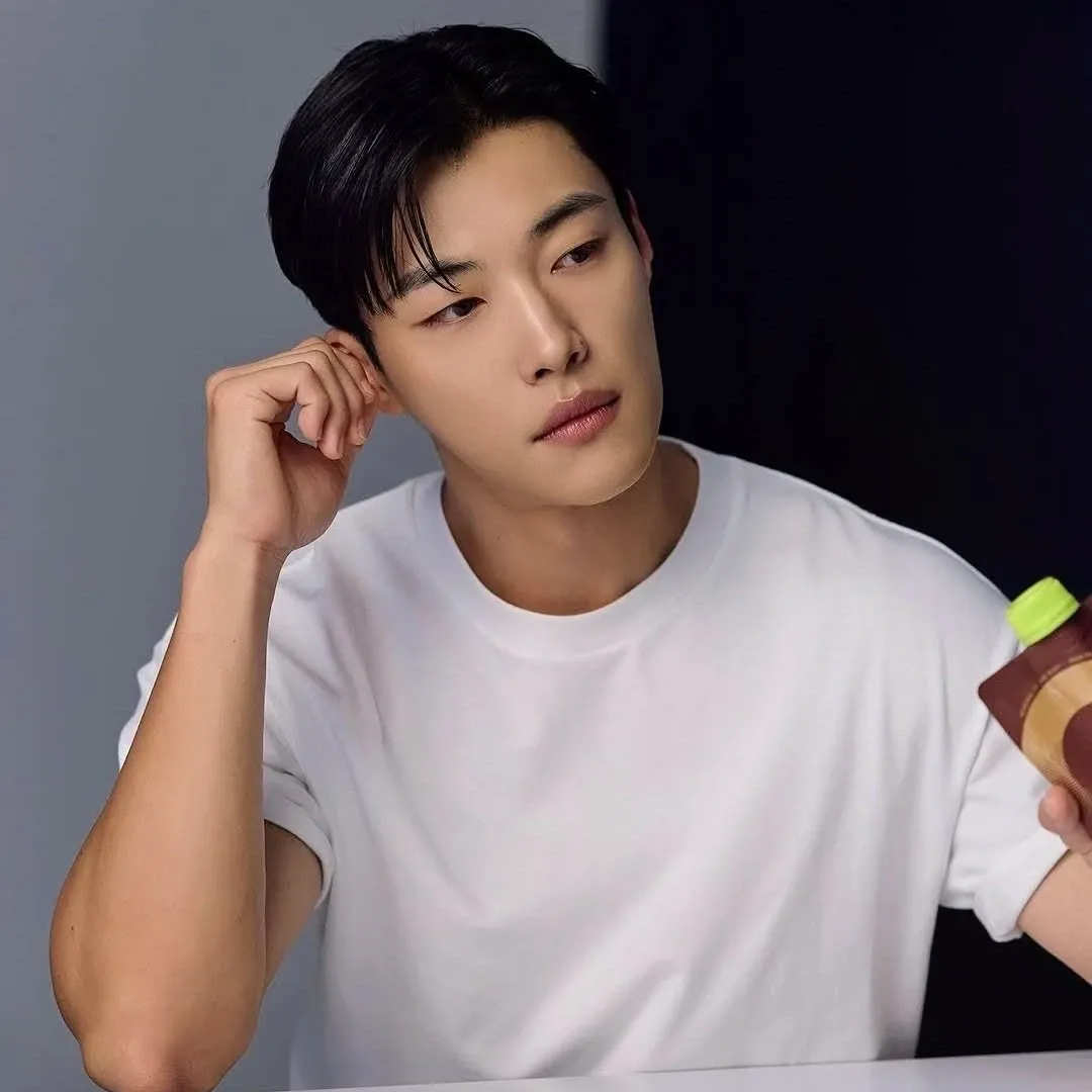 A moment captured by a fan of Woo Dohwan