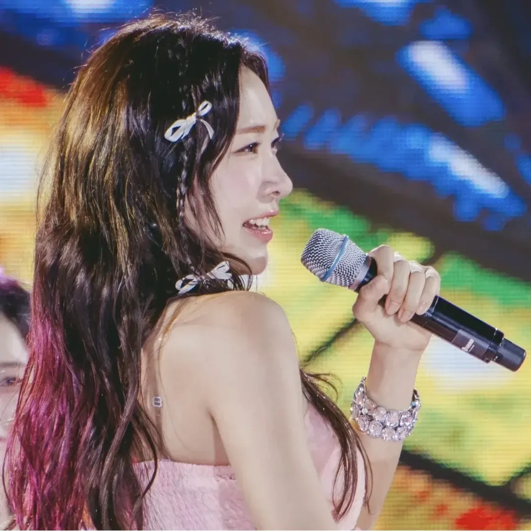 A moment captured by a fan of Huh Chanmi
