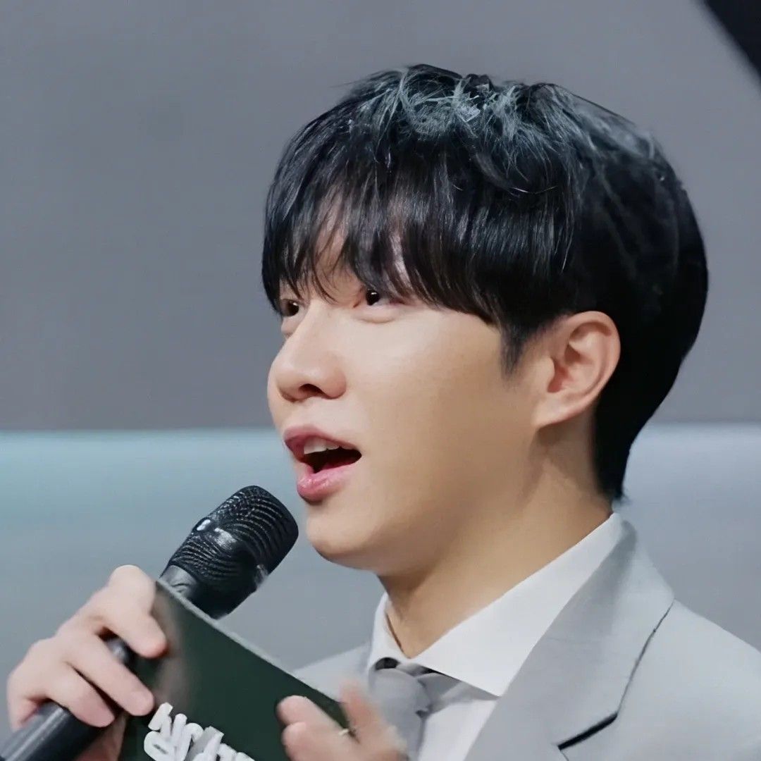 A moment captured by a fan of Lee Seunggi