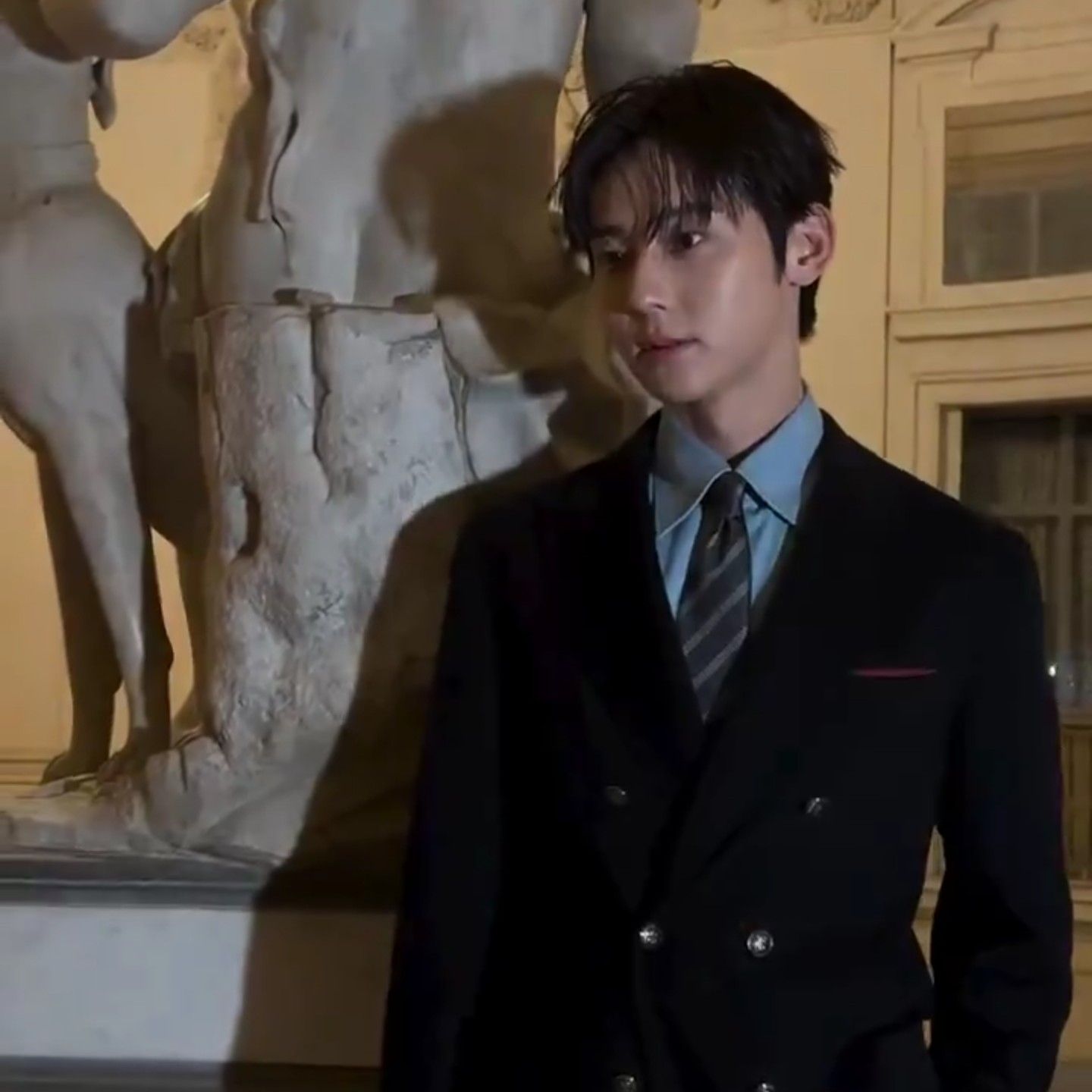 A moment captured by a fan of Hwang Minhyun