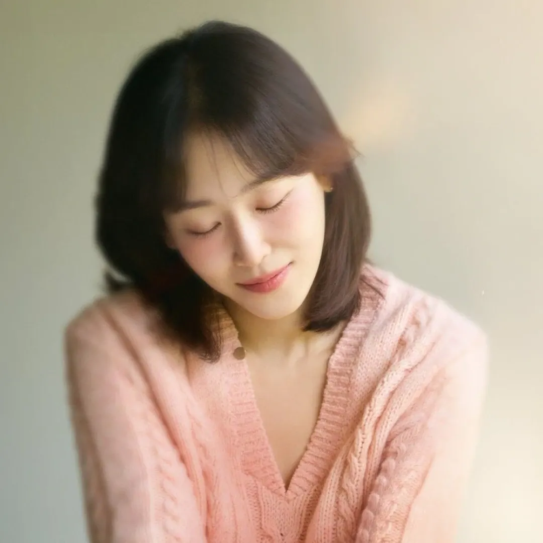 Recent activity shot of Seo Hyunjin