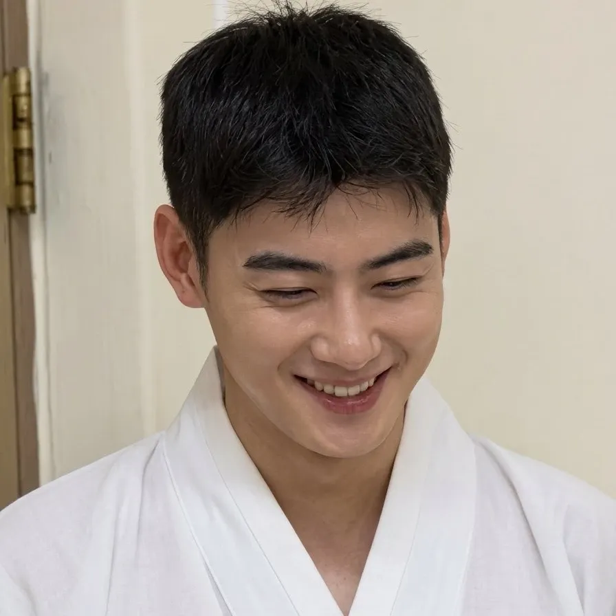 A moment captured by a fan of Cha Eunwoo